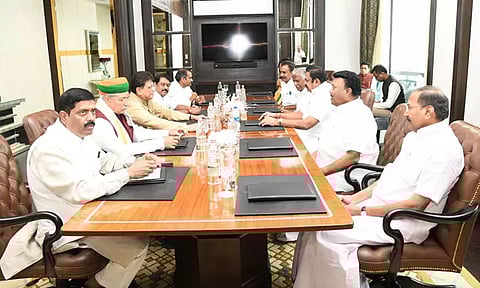 தொகுதி பங்கீடு; பியூஷ் கோயலிடம் பட்டியல் கொடுத்த எடப்பாடி பழனிசாமி