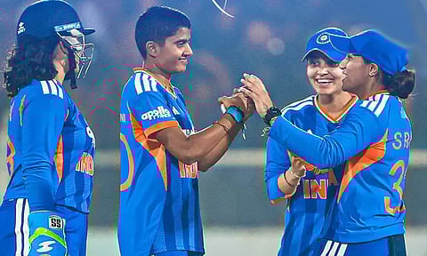 2வது டி20: இந்திய அணிக்கு 129 ரன்கள் இலக்கு நிர்ணயித்த இலங்கை