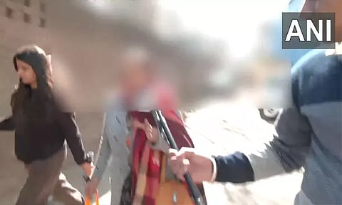 உன்னாவ் பலாத்கார வழக்கு; பாதிக்கப்பட்ட இளம்பெண்ணை பஸ்சில் கடத்திய சி.ஆர்.பி.எப். வீரர்கள்