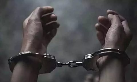 பாலியல் புகார் கூறி ரூ.10 கோடி பணம் பறிக்க முயற்சி - 2 பெண்கள் கைது