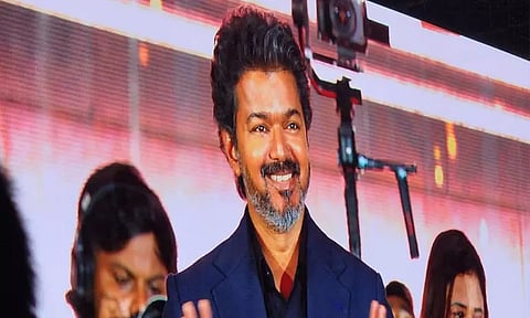 'டிவிகே, டிவிகே' என ஆர்ப்பரித்த ரசிகர்கள்... அடுத்த நொடி விஜய் செய்த செயல்