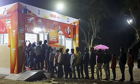 டெல்லியில் அடல் கேண்டீன்களில் அலைமோதும் கூட்டம்