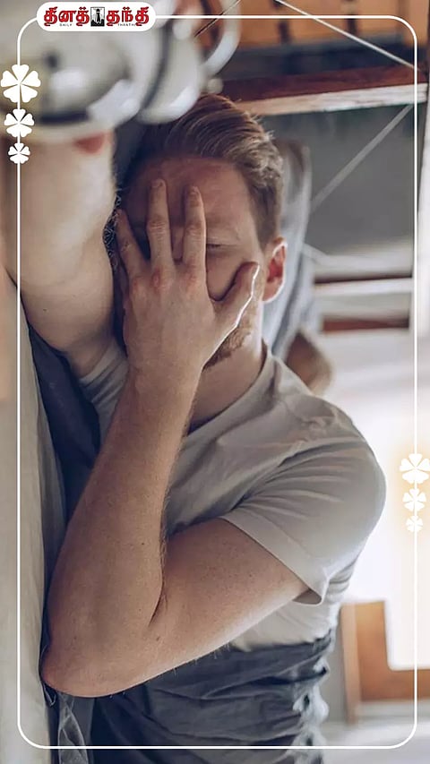 தூக்கத்தின் போது திடீரென கீழே விழுவது போல் தோன்றுகிறதா? காரணம் என்ன?