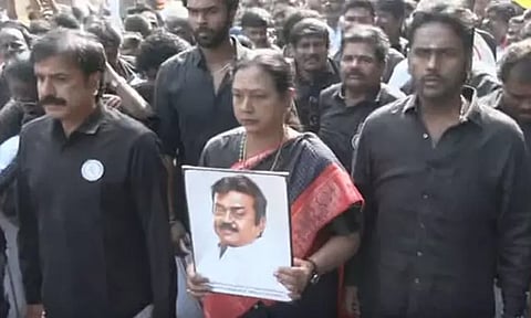 விஜயகாந்த் நினைவு தினம்: பிரேமலதா தலைமையில் தேமுதிகவினர் பேரணி