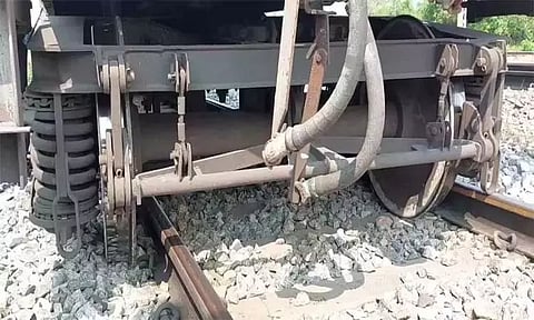 பீகாரில் சரக்கு ரெயில் தடம்புரண்டு விபத்து