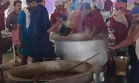 திமுக மகளிரணி மாநாட்டில் பங்கேற்பவர்களுக்காக ரெடியாகும் கமகம அசைவ விருந்து