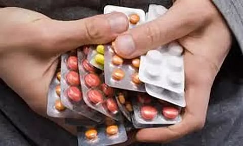 சென்னையில் போதை மாத்திரை விற்றதாக பெண் போலீசின் கணவர், டாக்டர் கைது