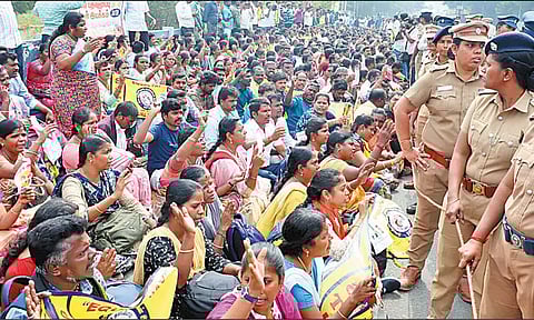 அரசு ஊழியர்களுடன் நாளை அமைச்சர் பேச்சுவார்த்தை