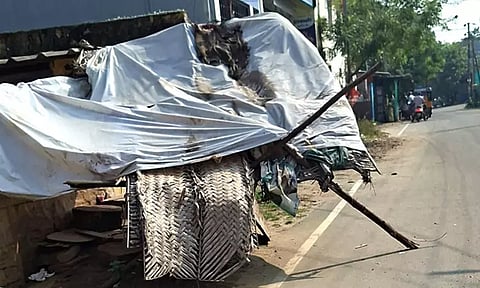 பெண் மீன் வியாபாரியை தாக்கி, கடை சூறை: பெண்கள் உட்பட 5 பேர் மீது வழக்குப்பதிவு