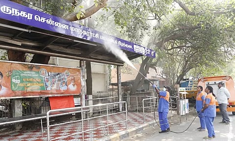 சென்னையில் உள்ள பேருந்து நிறுத்தங்களில் இன்று தீவிரத் தூய்மைப்பணிகள் மேற்கொள்ளப்பட்டன