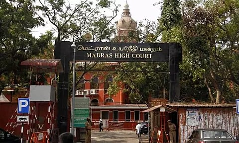 சென்னையில் சட்டவிரோத கட்டிடங்களை அதிகாரிகள் கண்காணிப்பது இல்லை: ஐகோர்ட்டு கருத்து