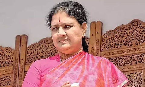 ‘அரசு ஊழியர்கள் தி.மு.க.வின் சூழ்ச்சிக்கு இரையாகி விடாமல் விழிப்புடன் இருக்க வேண்டும்’ - சசிகலா