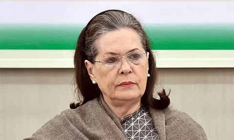 காங். மூத்த தலைவர் சோனியா காந்தி மருத்துவமனையில் அனுமதி