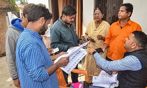 உ.பி.யில் வரைவு வாக்காளர் பட்டியல் வெளியீடு: 2.89 கோடி பெயர்கள் நீக்கம்