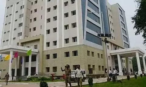 சென்னையில் 12 இன்ஸ்பெக்டர்கள் மாற்றம் - கமிஷனர் உத்தரவு