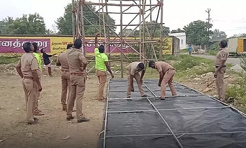 ஜனநாயகன் படத்தின் 60 அடி உயர பேனர் அகற்றம்