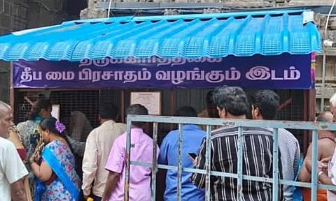 திருவண்ணாமலை கோவிலில் தீப மை பிரசாதம் விற்பனை தொடக்கம்
