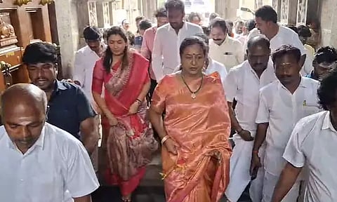 விருத்தகிரீஸ்வரர் கோவிலில் தேமுதிக பொதுச்செயலாளர் பிரேமலதா விஜயகாந்த் சாமி தரிசனம்