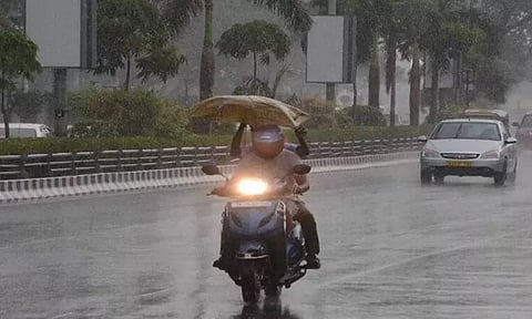 தமிழகத்தில் சென்னை உள்பட 10 மாவட்டங்களில் இன்று கனமழைக்கு வாய்ப்பு