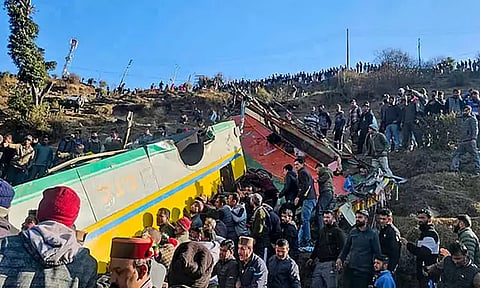 இமாசல பிரதேசம்: பஸ் விபத்தில் பலி எண்ணிக்கை 14 ஆக உயர்வு; இழப்பீடு அறிவித்த பிரதமர் மோடி