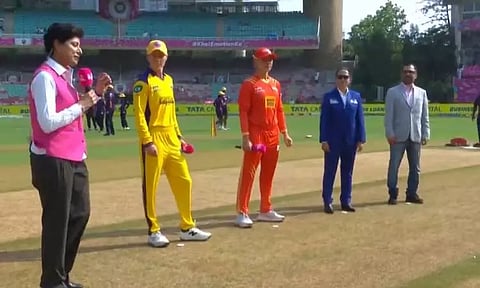 மகளிர் பிரீமியர் லீக்: குஜராத் அணிக்கு எதிராக உ.பி. வாரியர்ஸ் பந்துவீச்சு தேர்வு