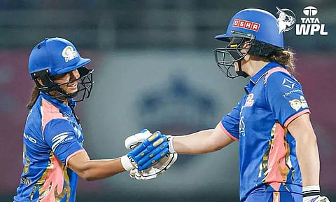 மகளிர் பிரீமியர் லீக்: டெல்லி அணிக்கு 196 ரன்கள் இலக்கு நிர்ணயித்த மும்பை