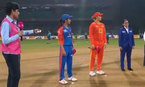 மகளிர் பிரீமியர் லீக்: குஜராத் அணிக்கு எதிராக டெல்லி பந்துவீச்சு தேர்வு