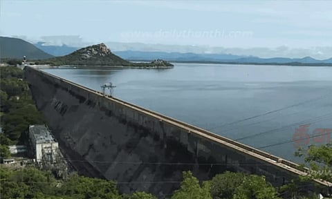 மேட்டூர் அணையில் இருந்து தண்ணீர் திறப்பு குறைப்பு