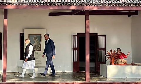 சபர்மதி ஆசிரமத்தில் பிரதமர் மோடி, ஜெர்மனி அதிபர் அஞ்சலி