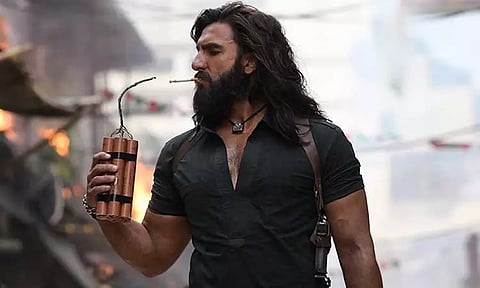 வசூல் வேட்டையில் 'துரந்தர்' படம்: இத்தனை கோடியா? பாக்ஸ் ஆபிஸை அதிரவைக்கும் ரன்வீர் சிங்!