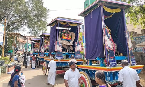 படியளக்கும் விழாவை முன்னிட்டு சுவாமி வீதி உலா