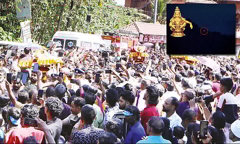 நாளை மகரஜோதி: சபரிமலையில் குவிந்த பக்தர்கள் - பந்தளத்தில் இருந்து புறப்பட்ட திருவாபரணங்கள்