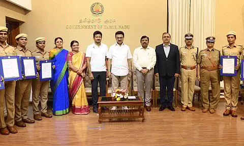 ஊர்க்காவல் படையில் தேர்வான திருநங்கைகளுக்கு நியமன ஆணைகளை வழங்கினார் மு.க.ஸ்டாலின்