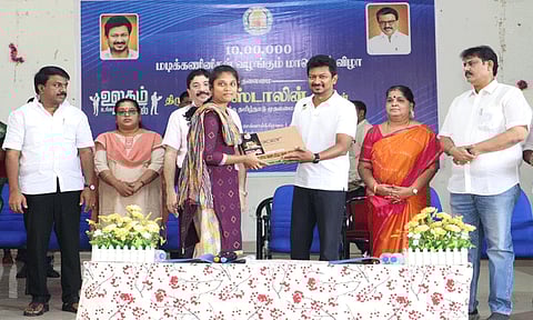 கல்லூரி மாணவர்களுக்கு இலவச லேப்டாப் வழங்குவது ஏன்.? - உதயநிதி ஸ்டாலின் விளக்கம்