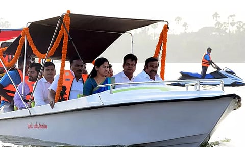 சென்னையில் மாதவரம், மணலி ஏரிகளில் படகு சவாரி - தொடங்கி வைத்தார் அமைச்சர் கே.என்.நேரு