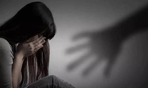 உறவுக்கார பெண்ணை பாலியல் வன்கொடுமை செய்து வீடியோவை இணையத்தில் பதிவேற்றியவர் கைது