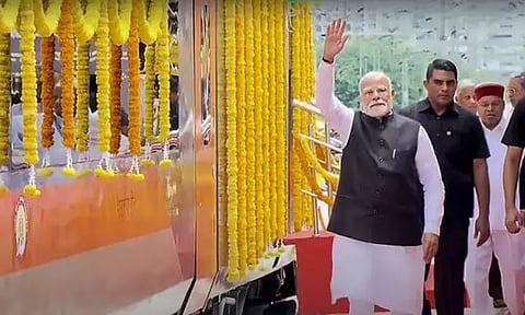 வந்தே பாரத் ஸ்லீப்பர் ரெயில் சேவையை தொடங்கி வைத்தார் பிரதமர் மோடி