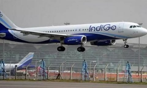 இண்டிகோ விமானத்திற்கு வெடிகுண்டு மிரட்டல்; லக்னோவில் அவசரமாக தரையிறக்கம்