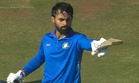 விஜய் ஹசாரே இறுதிப்போட்டி: சவுராஷ்டிரா அணிக்கு 318 ரன்கள் இலக்கு நிர்ணயித்த விதர்பா