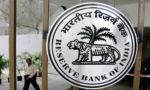 ரிசர்வ் வங்கியில் வேலை: 10 ஆம் வகுப்பு முடித்து இருந்தால் போதும்- 572 காலிப்பணியிடங்கள்