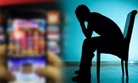 ஆன்லைன் சூதாட்டத்தில் பணத்தை இழந்ததால் கல்லூரி மாணவர் தற்கொலை