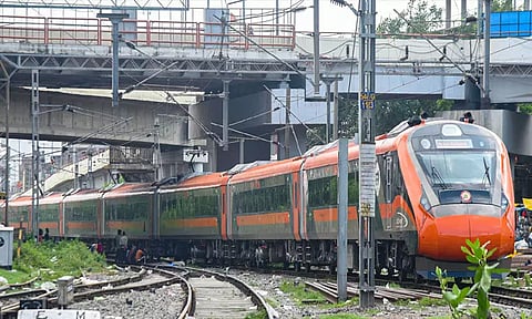 மவுனி அமாவாசை: 244 சிறப்பு ரெயில்கள் இயக்கம்; 4.5 லட்சம் பேர் பயணம்