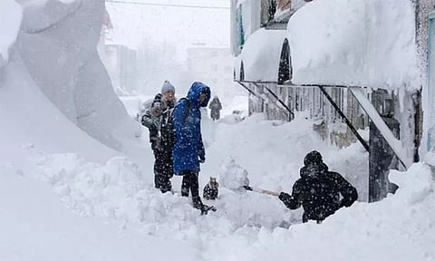 ரஷியாவில் வரலாறு காணாத பனிப்பொழிவு- இயல்பு வாழ்க்கை பாதிப்பு