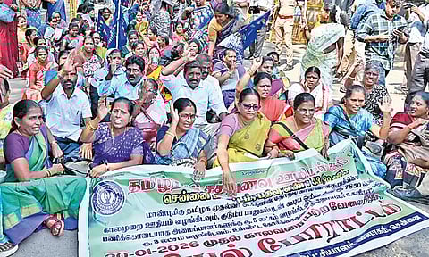 சத்துணவு ஊழியர்களின் காலவரையற்ற போராட்டம் தற்காலிகமாக ஒத்திவைப்பு