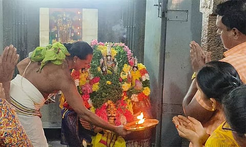 திருவோண நட்சத்திர தினம்.. மோகனூர் பெருமாள் கோவிலில் சிறப்பு அபிஷேக ஆராதனை