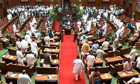 தமிழ்நாடு, கேரளாவை தொடர்ந்து.. கர்நாடக சட்டசபையில் இருந்தும் கவர்னர் வெளிநடப்பு