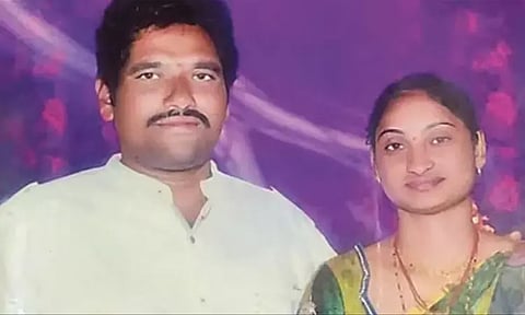 கணவனுக்கு 20 தூக்க மாத்திரைகள்... கள்ளக்காதலனுடன் சேர்ந்து விடிய விடிய ஆபாச படம் பார்த்த பெண்