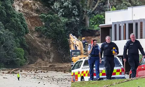 நியூசிலாந்தில் மலையடிவாரத்தில் நிலச்சரிவு; சுற்றுலா முகாம்கள் புதைந்தன - பலர் மாயம்