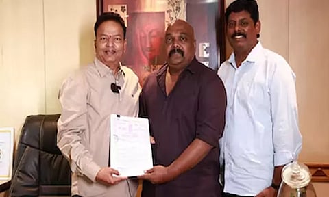 “மாயபிம்பம்” படத்தை பாராட்டி, இயக்குநருக்கு வாய்ப்பு வழங்கிய தயாரிப்பாளர் ஐசரி கணேஷ்