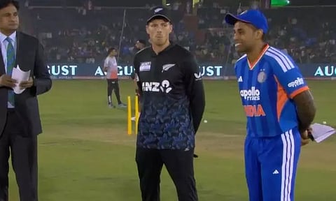 2வது டி20 போட்டி: நியூசிலாந்துக்கு எதிராக இந்தியா பந்துவீச்சு தேர்வு